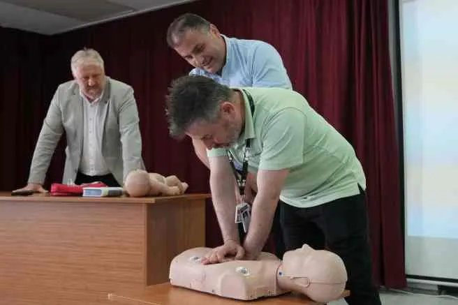 Belediye çalışanlarına Heimlich Manevrası eğitimi