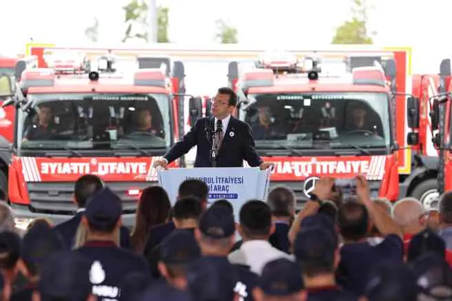 İstanbul İtfaiyesi yeni araçlarını tanıttı