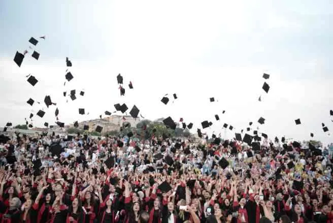 İstanbul Bilgi Üniversitesi’nde mezuniyet heyecanı