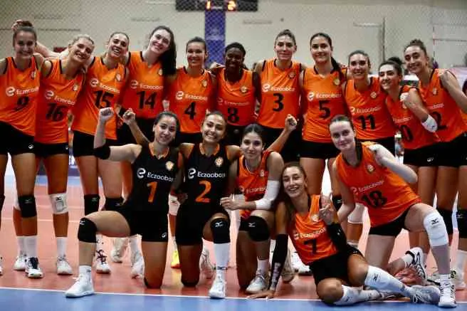 Kuşadası Kadınlar Voleybol Turnuvası’nda Liberty konaklama sponsoru oldu