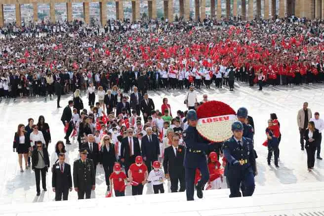 LÖSEV’den Anıtkabir