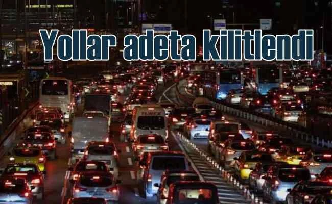 İstanbul'da ana yollarda trafik kilitlendi