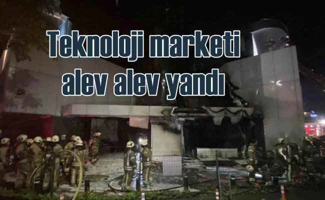 Cevizlibağ'da teknoloji mağazısı alevlere yenik düştü